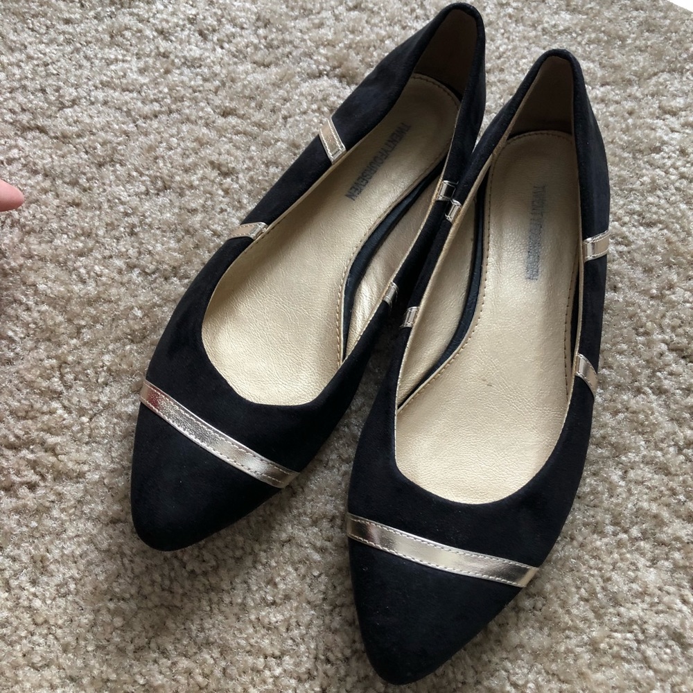 Flat shoes